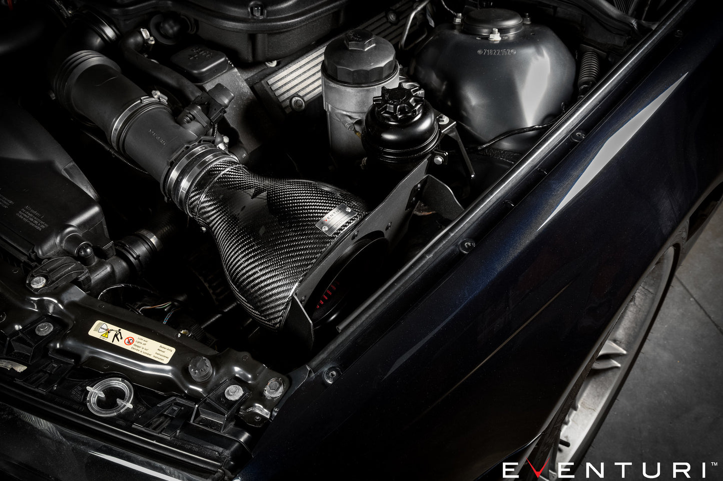 BMW E39 M5 - Black Carbon intake