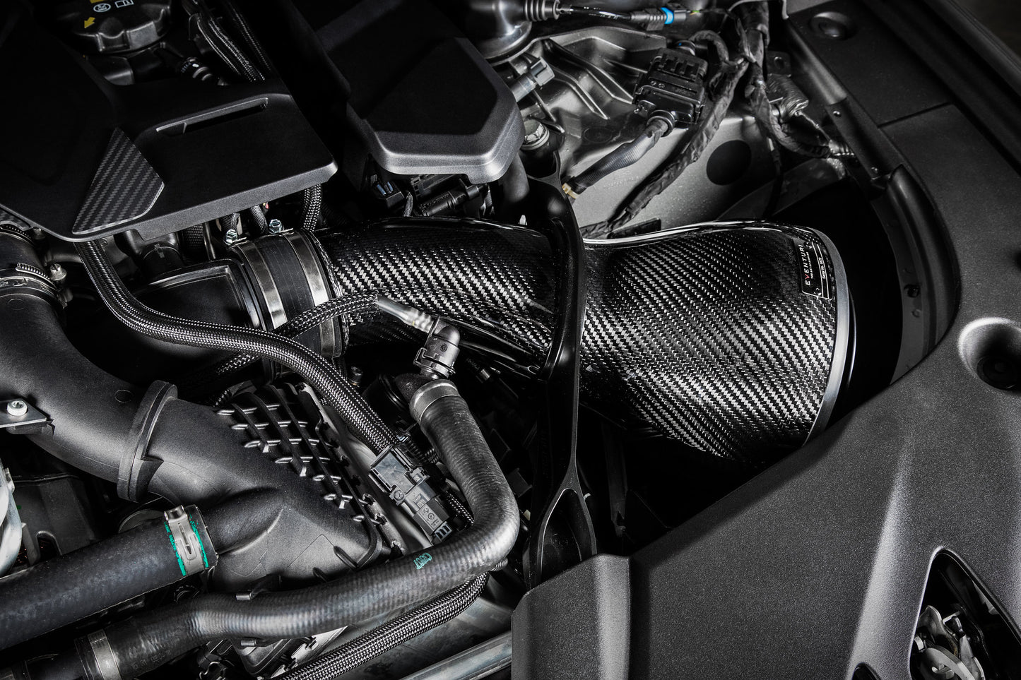 BMW F9X M5 / M8 - Black Carbon intake with shrouds
