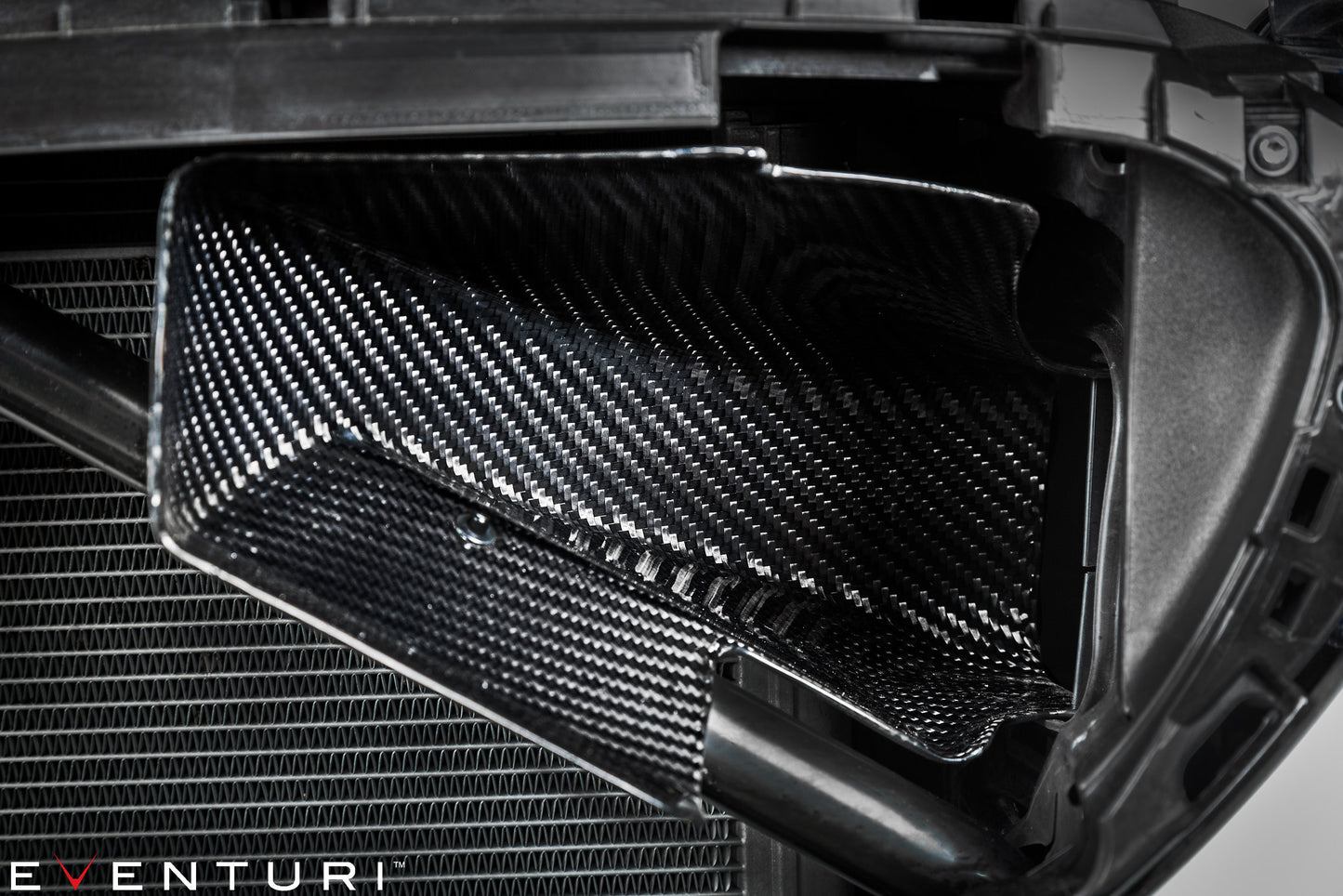 BMW F9X M5 / M8 - Black Carbon intake with shrouds