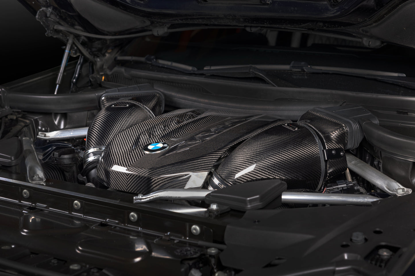 BMW X5 M50i - Carbon Intake
