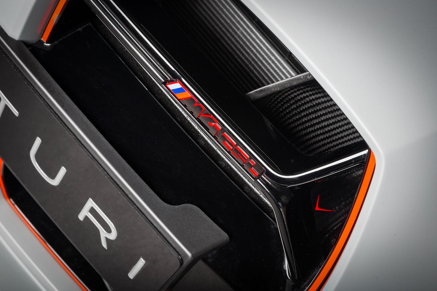 BMW G8X M3/M4 - Carbon Scoops